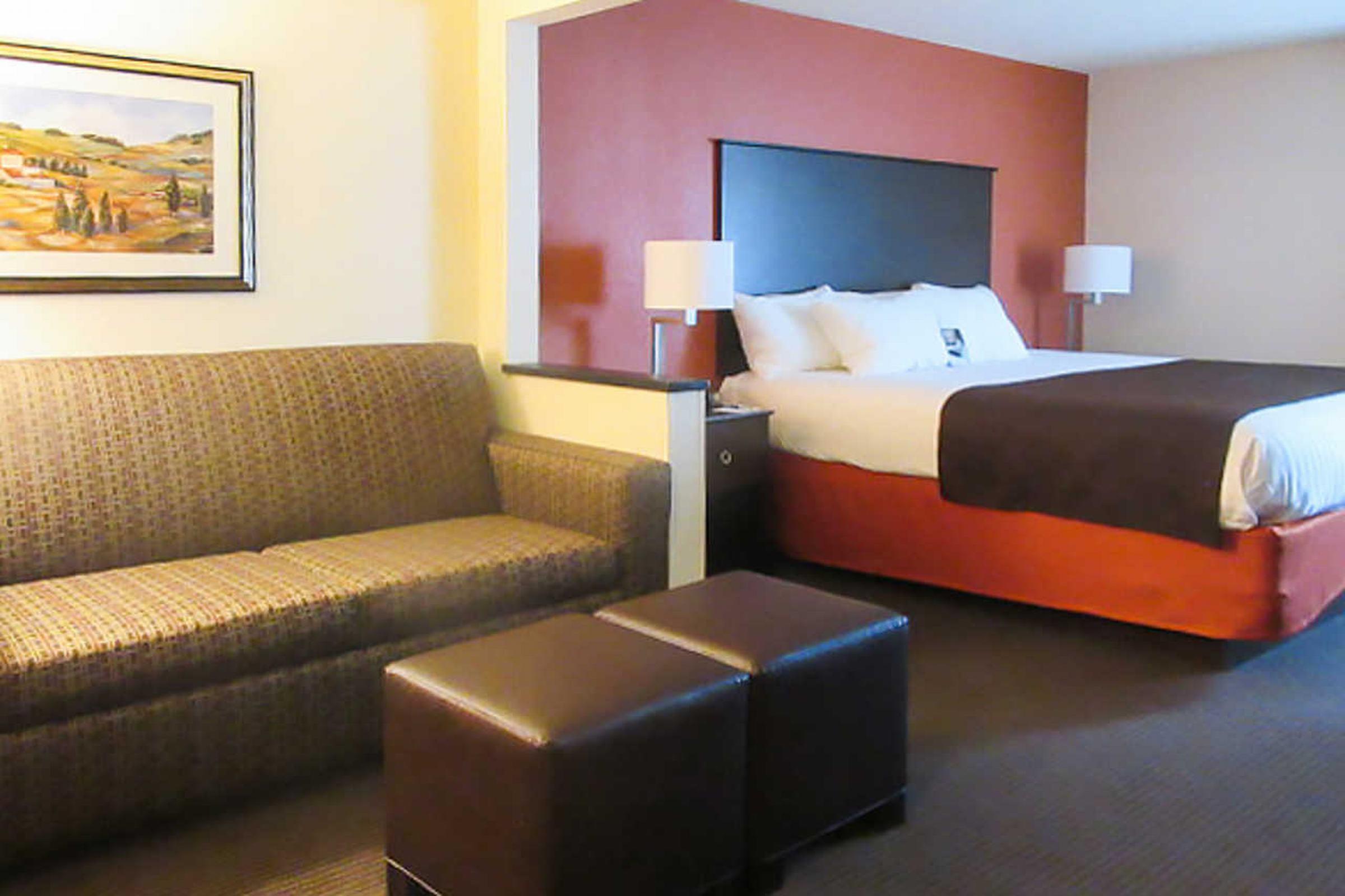 Comfort Wings Stadium Inn