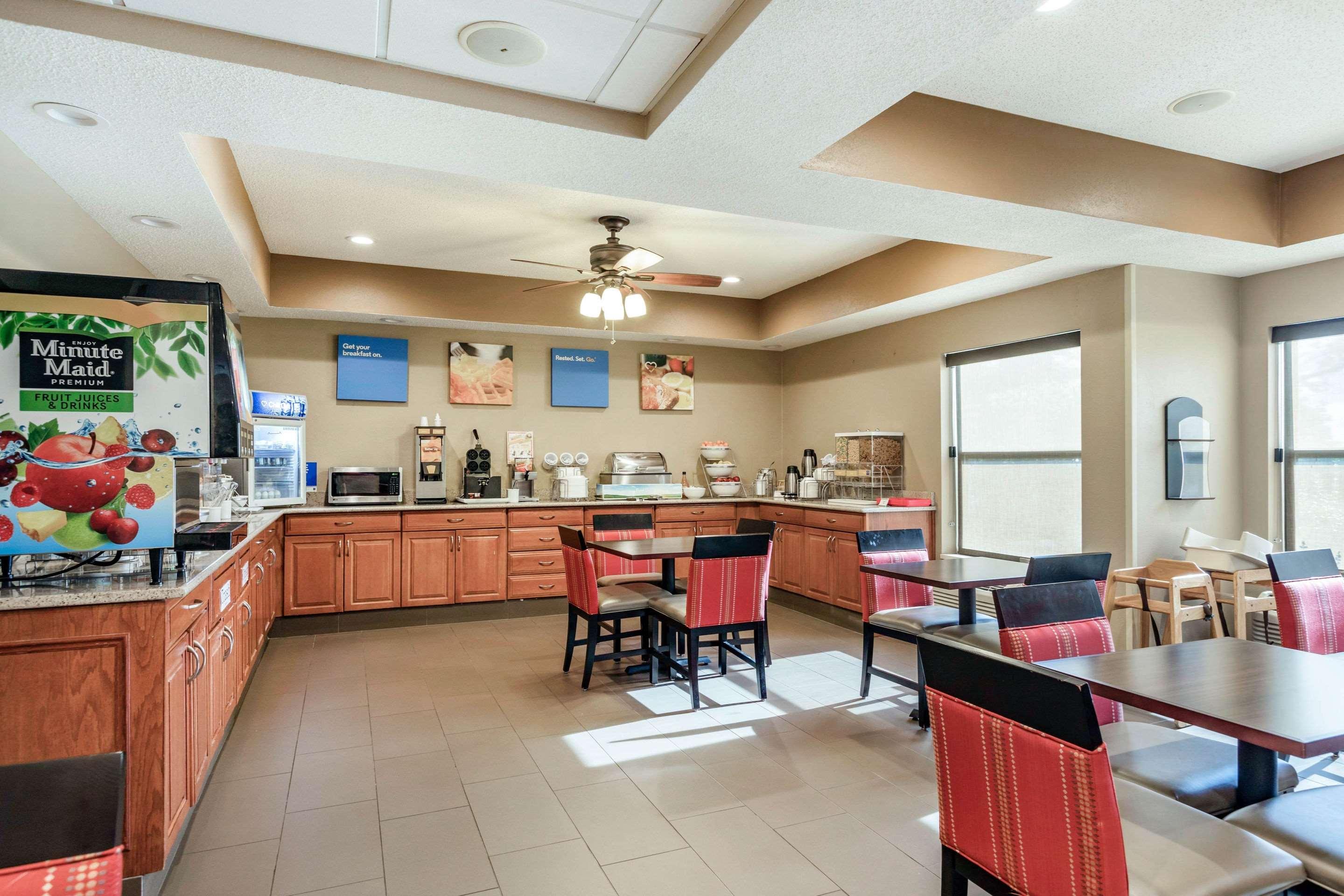 Comfort Wings Stadium Inn