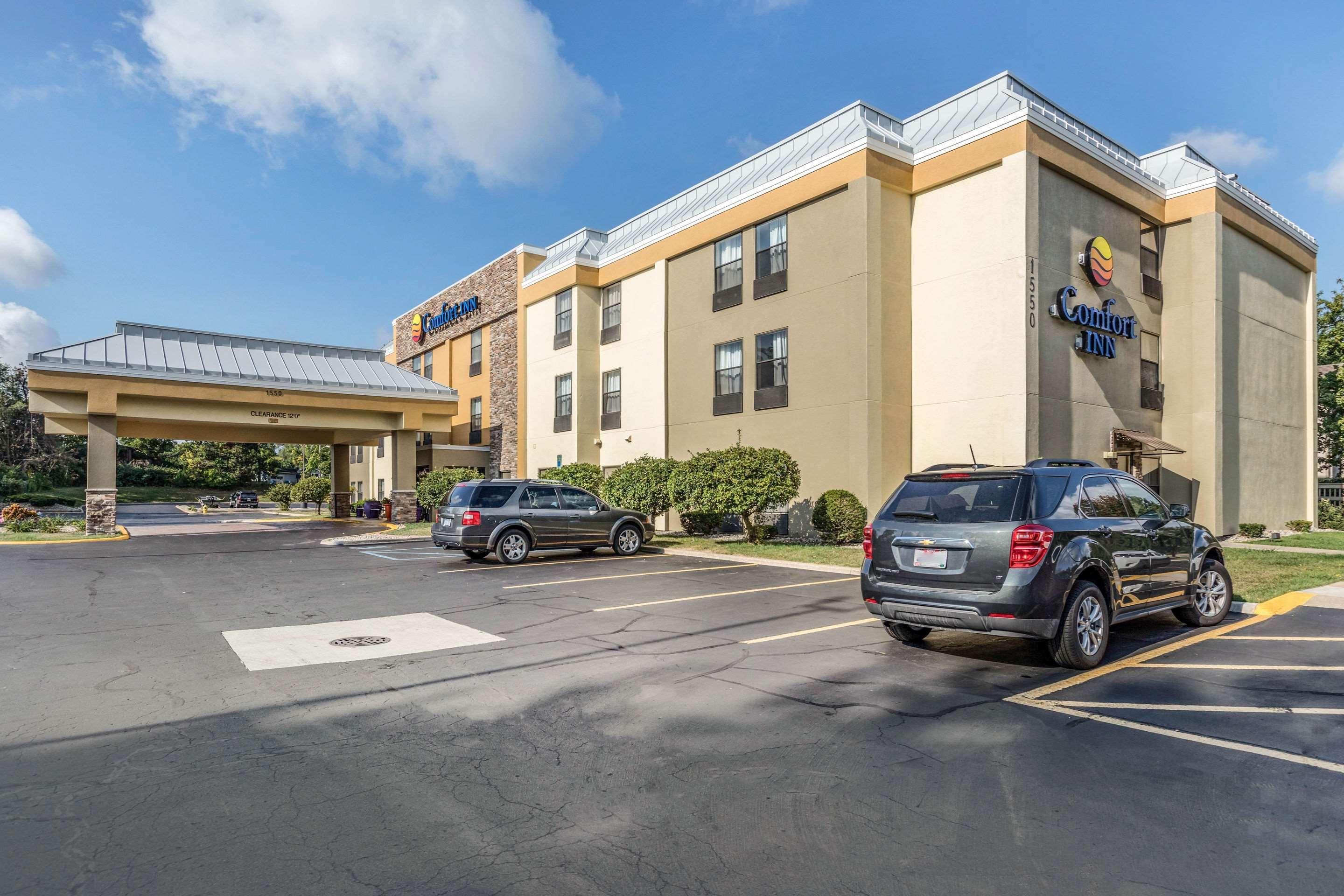 Comfort Wings Stadium Inn