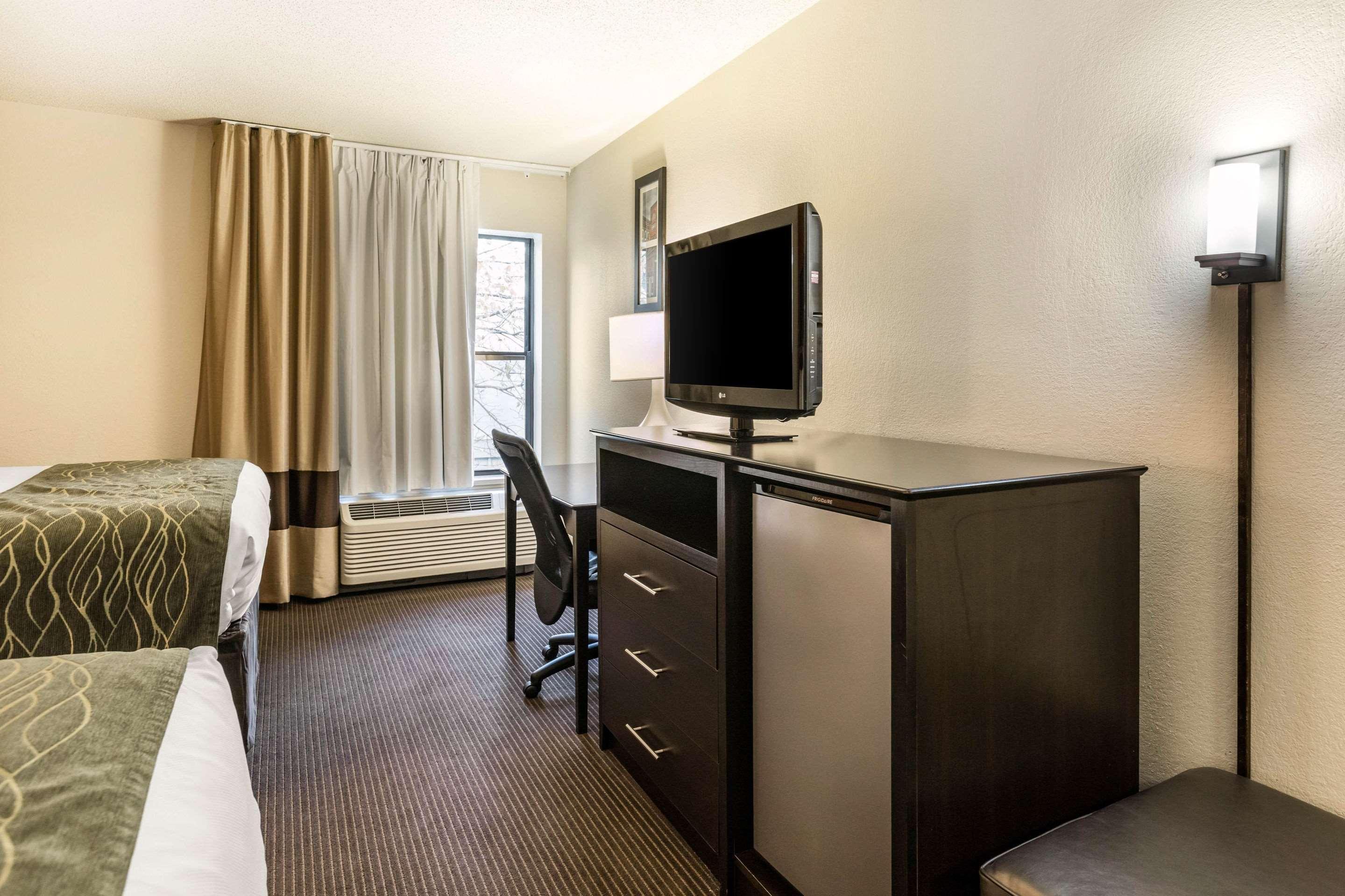 Comfort Wings Stadium Inn